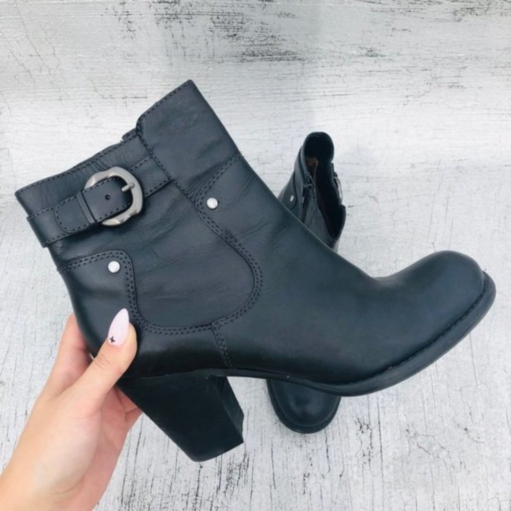 Naturalizer LEATHER Booties Black fit like 7M